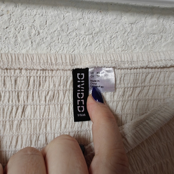 DIVIDED puffy Sleeve Smocked Crop Top - Picture 3 of 4